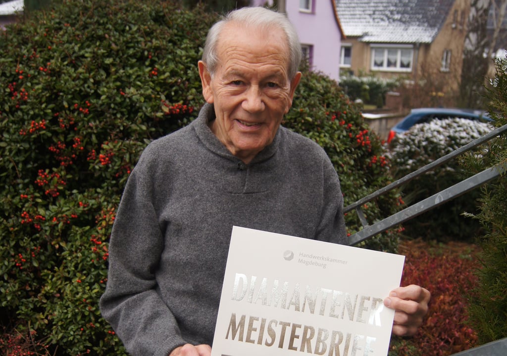 Fred Dieckmann mit dem Diamantenen Meisterbrief.