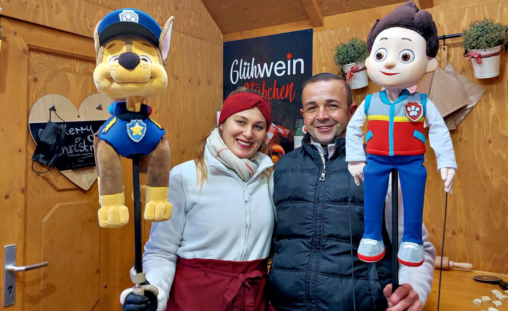 Lajana und James Noldin sind Puppenspieler, bereisen Grundschulen, Kindergärten, Alten- und Kinderheime und führen vorwiegend Grimms Märchen auf. Doch wegen Corona ist ihr Theaterbetrieb komplett zum Erliegen gekommen.