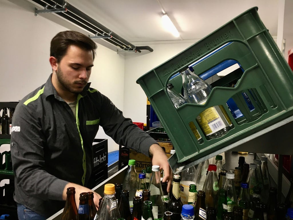 Miguel leidet in seinem Job besonders unter den unfreundlichen Kunden.