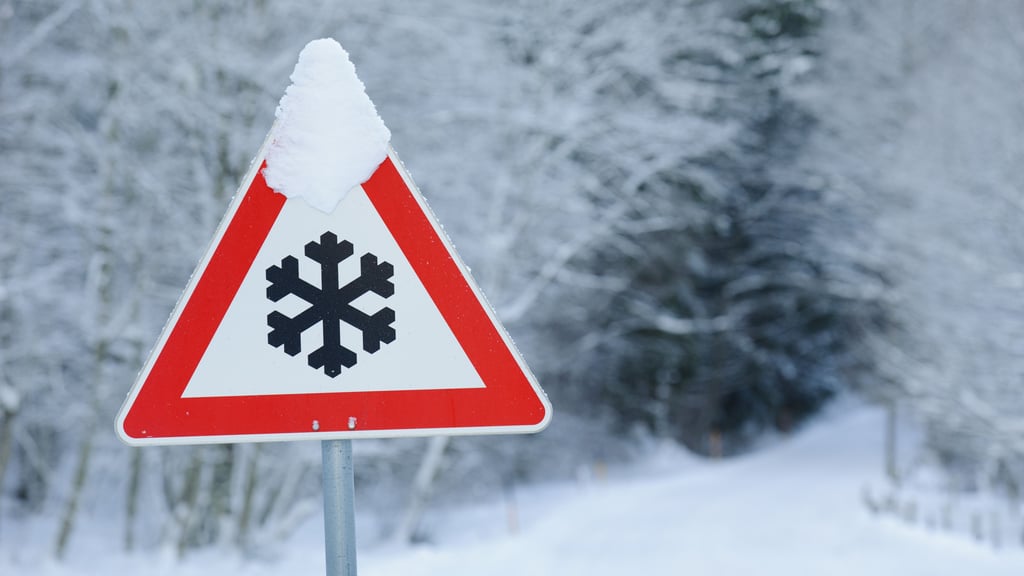 Wintereinbruch mit Schnee: So kommt das Auto sicher durch den Winter