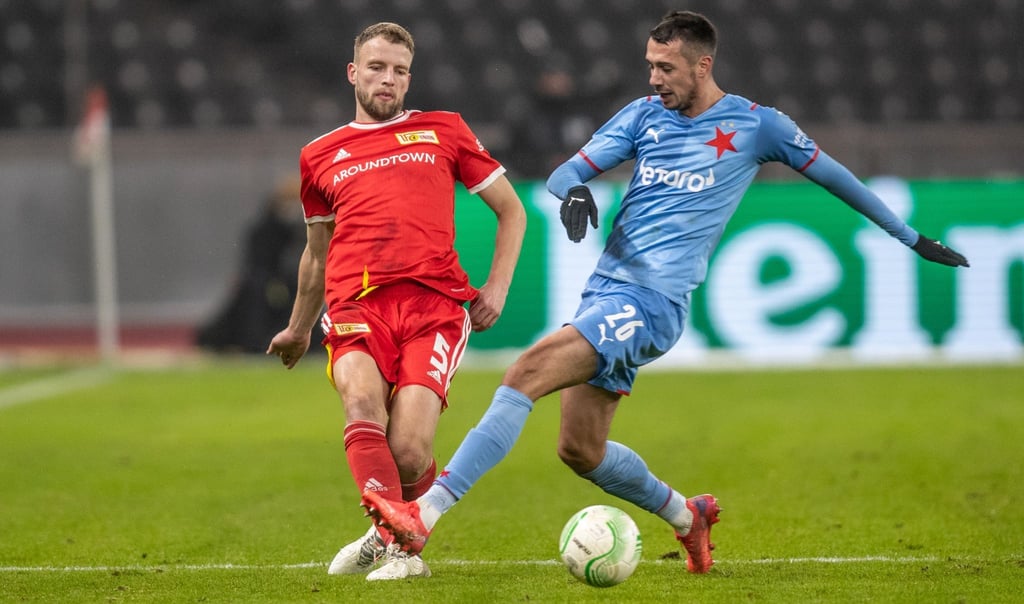 Fällt gegen SC Freiburg aus: Marvin Friedrich (l) in Aktion für Union Berlin.