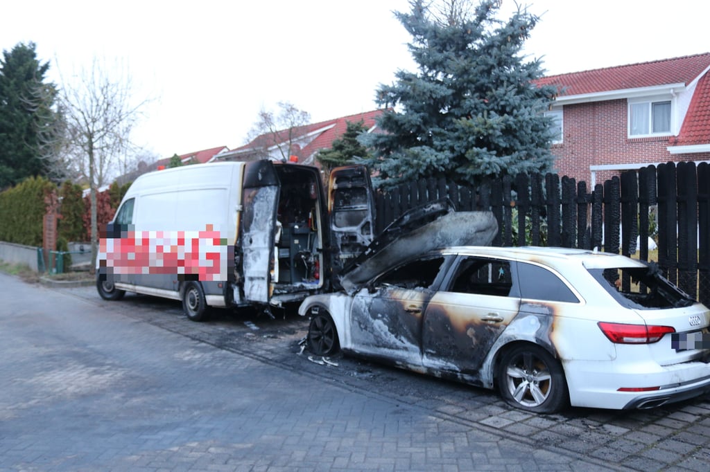 In Lostau haben in der Nacht zum 15. Dezember zwei Fahrzeuge gebrannt.