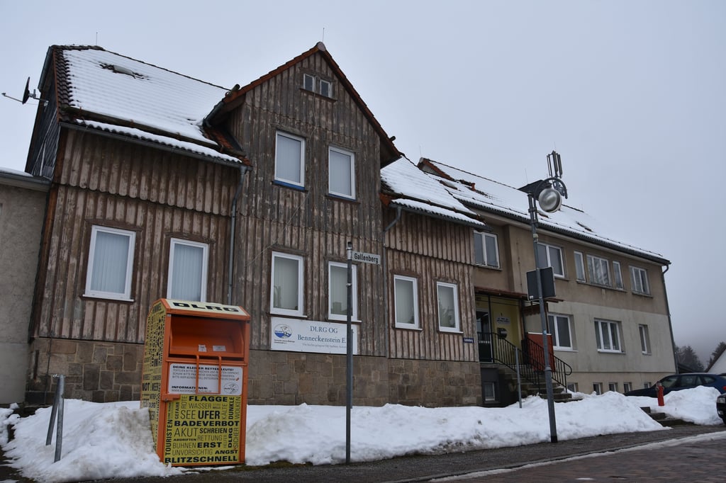 Das Impfzentrum der Stadt Oberharz am Brocken betreibt die Ortsgruppe Benneckenstein der Deutschen Lebensrettungsgesellschaft (DLRG) in ihrer Geschäftsstelle am Gallenberg 4.