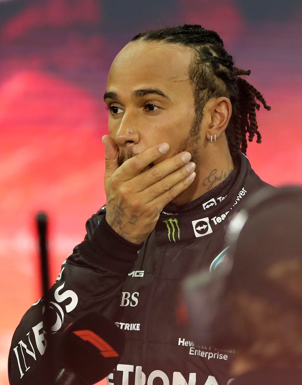 Erhält von der englischen Königin den Schlag zum Ritter: Lewis Hamilton.