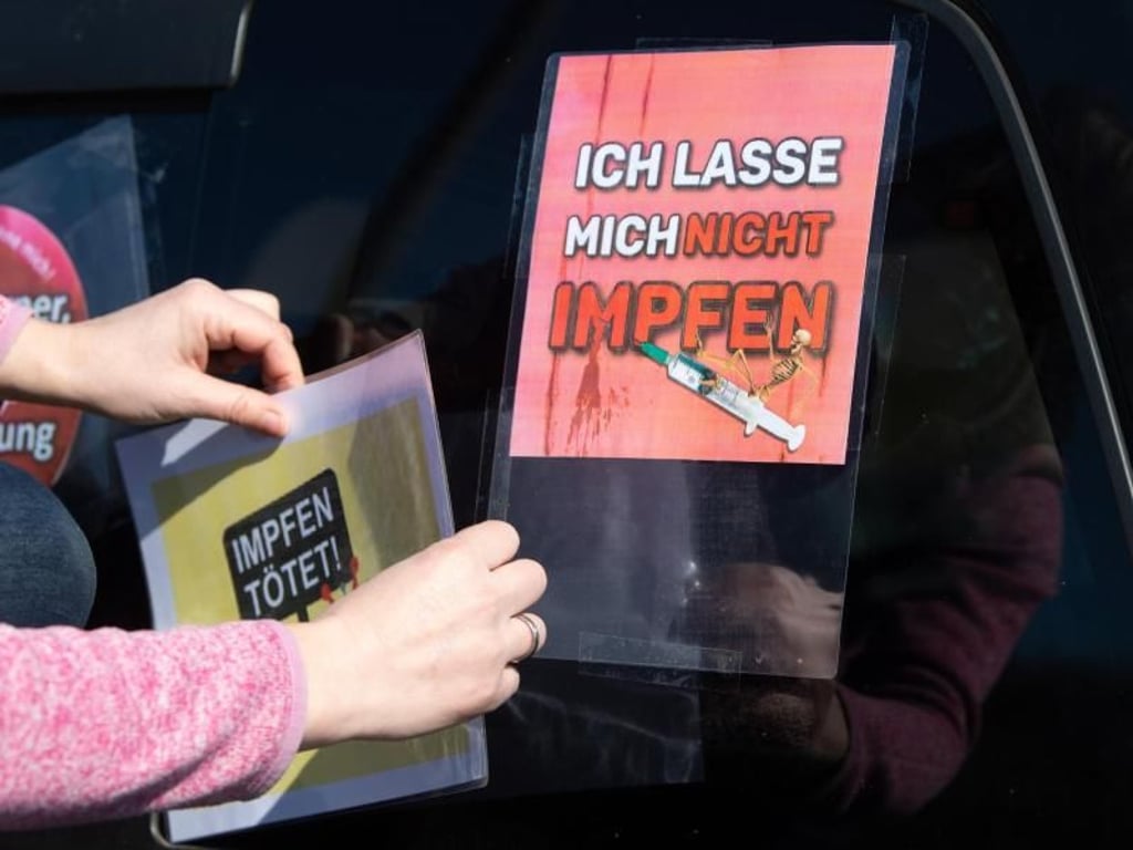 In Dresden veranstalten Impfgegner teils mehrmals wöchentlich Demos gegen die Corona-Maßnahmen in Sachsen. Am 29.11. gab es Protest dagegen.