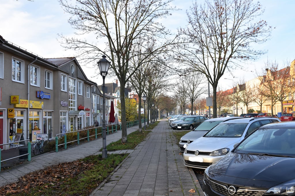 Vor dieser Ladenzeile an der Berliner Chaussee in Magdeburg waren Zeitparkplätze beantragt worden.