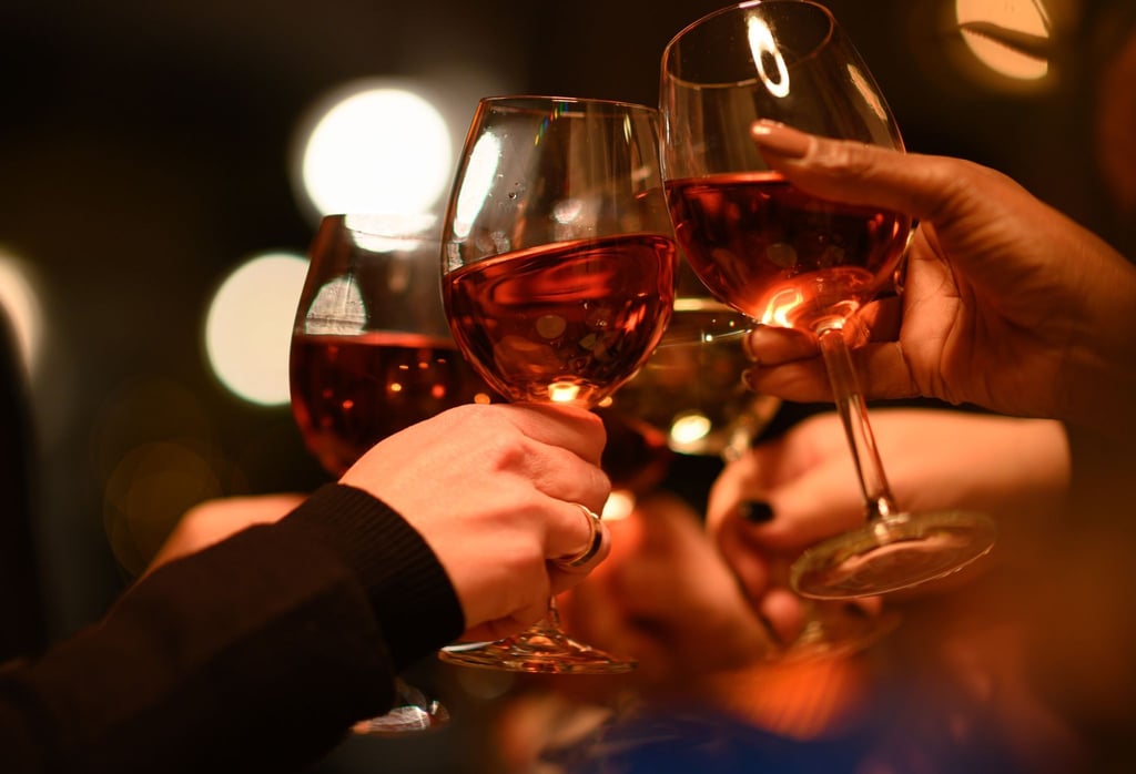 Nach dem Genuss von Bier und Wein wird die eigene Fahrtüchtigkeit oft überschätzt.