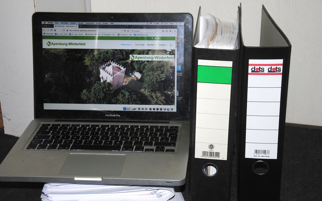 Weiter analog mit Papier und Aktenordner arbeiten oder besser digital – vor dieser Wahl standen die Apenburg-Winterfelder Räte und haben sich für die papiersparende Variante entschieden.