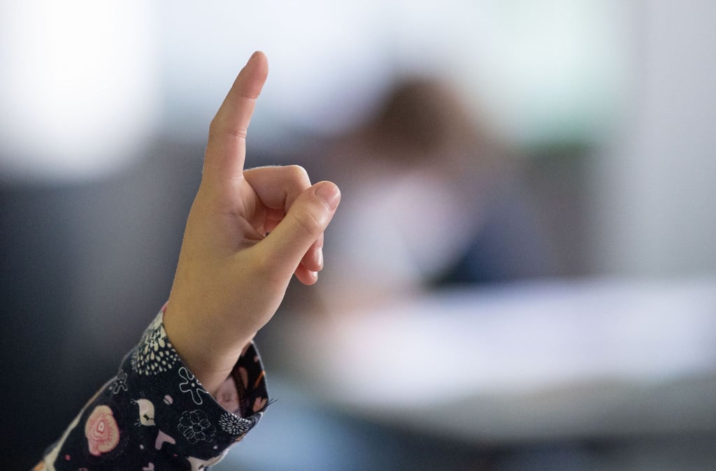 Junge Menschen glauben einer Umfrage zufolge mehrheitlich nicht an Chancengleichheit bei der Bildung. Einflussfaktoren, wie die Qualität der Schule und der Lehrer, landeten dabei ganz vorn.