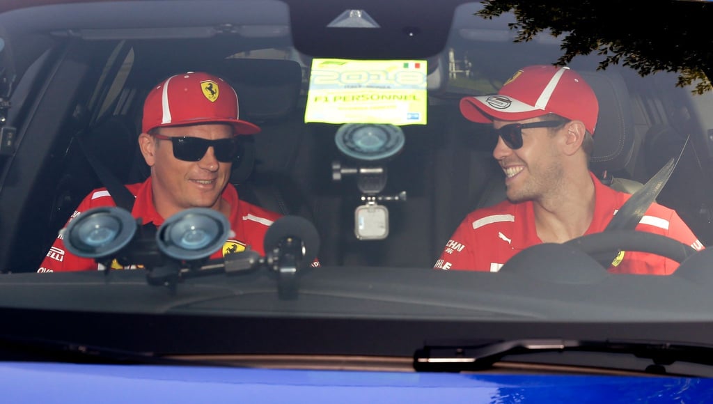 Will seinen ehemaligen Ferrari-Kollegen Sebastian Vettel (r) in Zukunft wieder öfter treffen: Kimi Räikkönen.