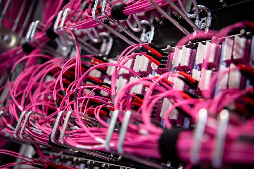 Das Bundesamt für Sicherheit in der Informationstechnik (BSI) schlägt Alarm wegen einer Schwachstelle, die auf breiter Front Server im Netz bedrohen könnte. (Archivbild)