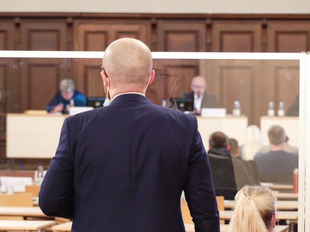 Tillschneider und Kreistagschef Andrej Haufe (r.) sahen sich nur aus größerer Distanz
