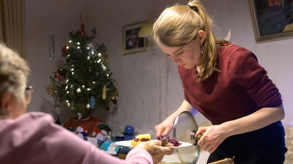 Weihnachten ist das Fest der Liebe. Oftmals kommt die Familie zusammen. Doch was kann zu diesem besonderen Anlass zubereitet und serviert werden?