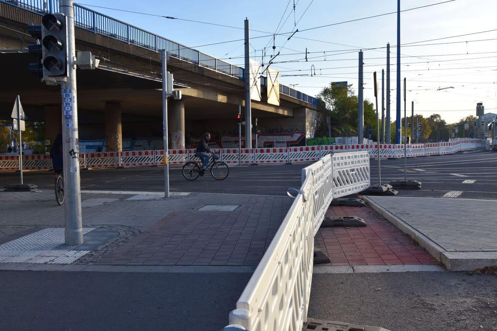 Die Markierung der Radwege am Magdeburger Damaschkeplatz beschäftigt weiter den Stadtrat.