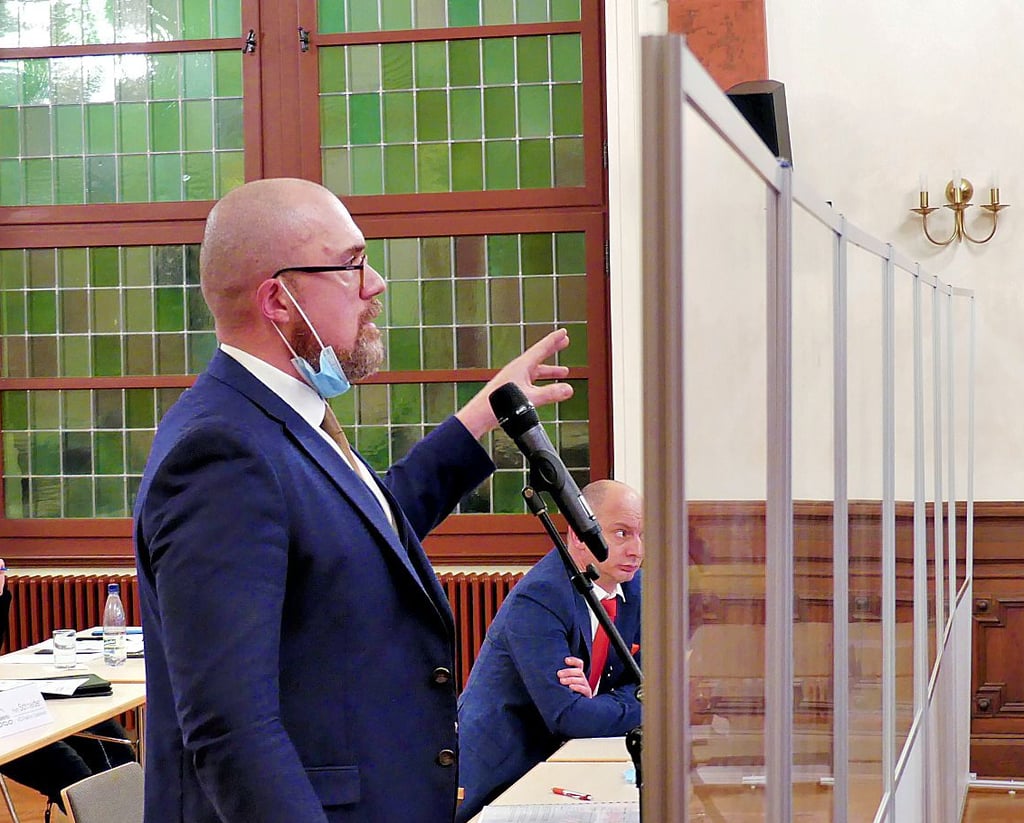 Hans-Thomas Tillschneider sprach am Mittwoch hinter Plexiglas.