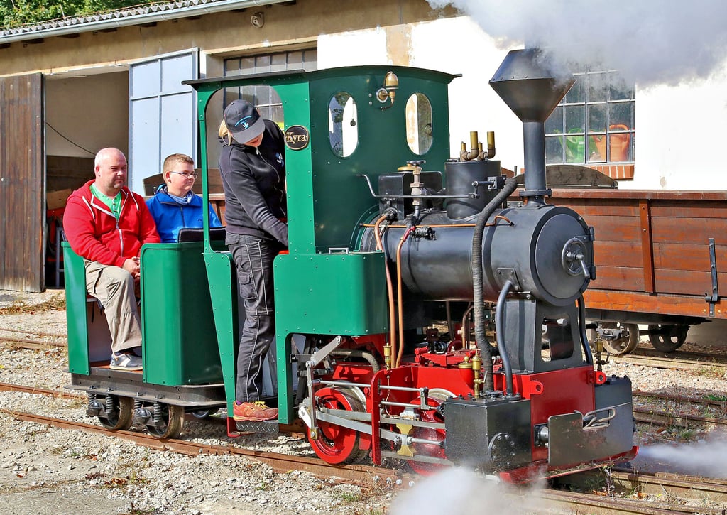 Die kleine Dampflok Kyra ist ein Eigenbau der Feldbahnmanufaktur aus Samswegen.