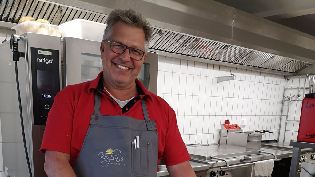 Küchenmeister Lutz Koglin betreibt den "Amtskeller" im Halberstädter Landratsamt. Für das Adventsmenü der Volksstimme stellt der Blankenburger den Hauptgang vor.
