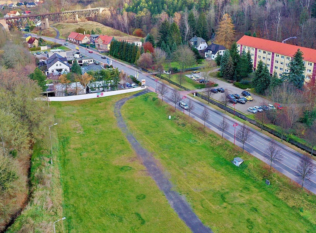 Auf dieser Fläche soll gebaut werden.