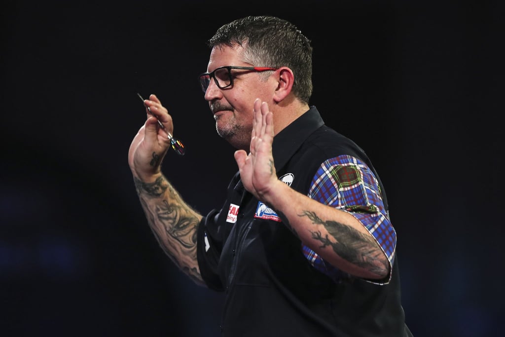 Gary Anderson jubelt nach seinem Sieg gegen Adrian Lewis.