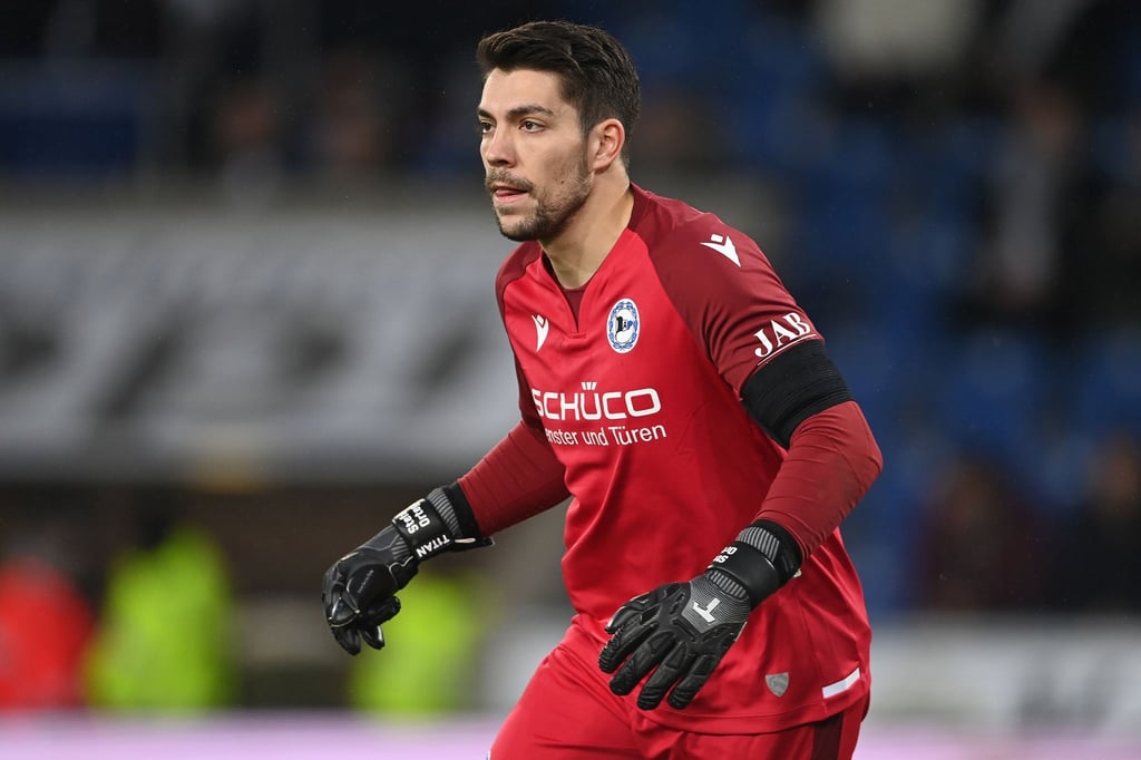 Bielefelds Torwart Stefan Ortega musste sich in häusliche Quarantäne begeben.