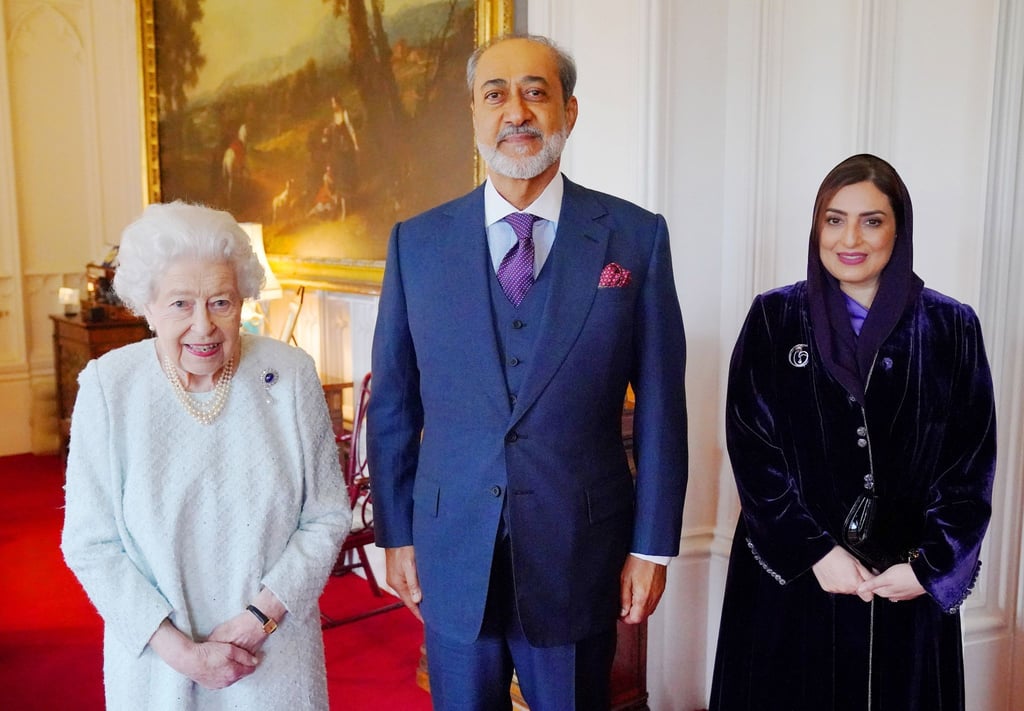 Königin Elizabeth II. von Großbritannien empfängt Haitham bin Tariq bin Taymur al-Said, Sultan von Oman, und seine Frau.