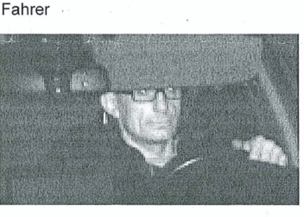 Dieser Mann steht im Verdacht in Haldensleben im Mai 2021 einen Audi Q5 gestohlen zu haben. Da er zu schnell fuhr, wurde er in einer Geschwindigkeitskontrolle geblitzt.