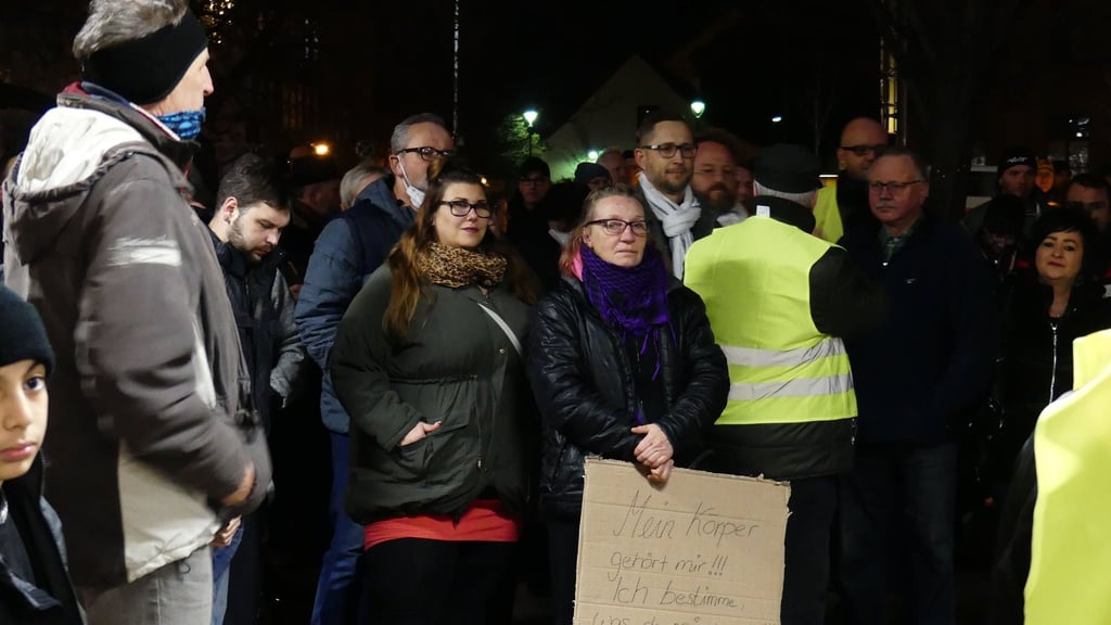 Bei der Demo kritisierten die Teilnehmer die staatlichen Corona-Maßnahmen.