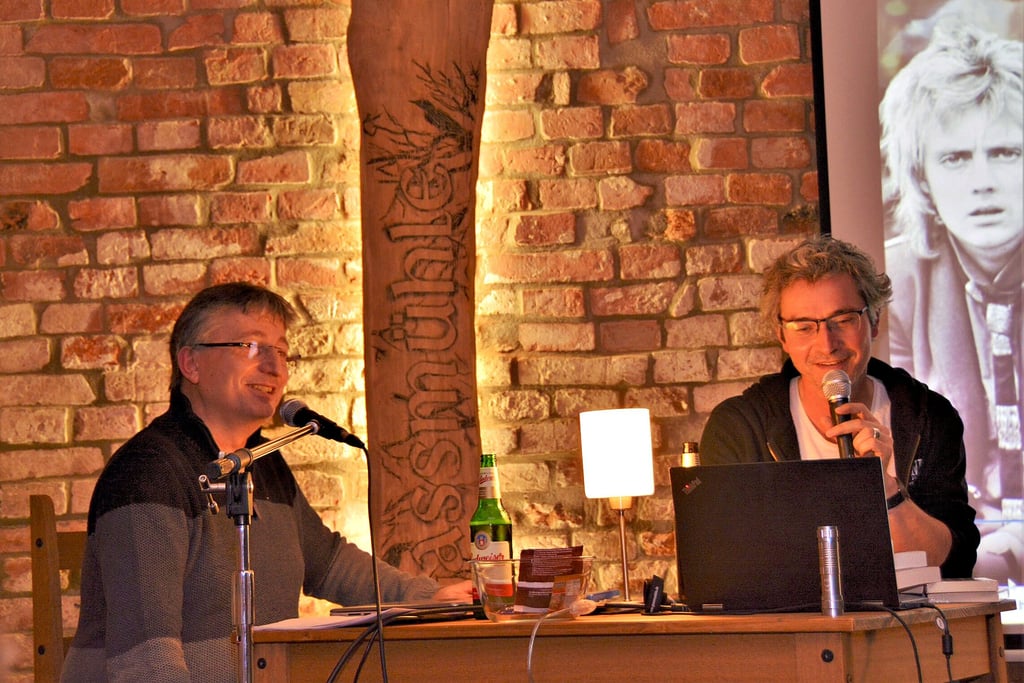 Moderierten in Rotta den Abend über Queen: Mark Daniel (r.) und Torsten Sielaff