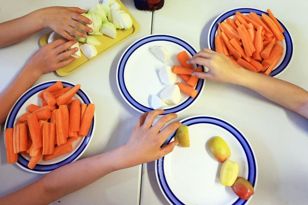 Zugreifen erlaubt: Kindern, die viel Obst und Gemüse essen, geht es einer Studie zufolge im Vergleich zu anderen mental am besten.