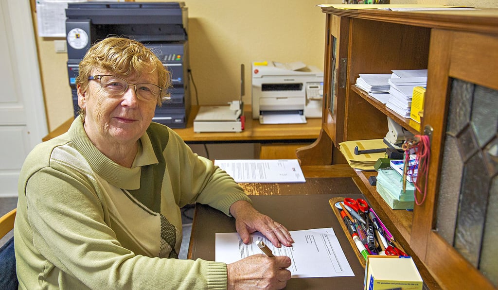 Renate Schmidt geht als Mitarbeiterin im Pfarrbüro der Martinsgemeinde zum Ende des Jahres in den Ruhestand.