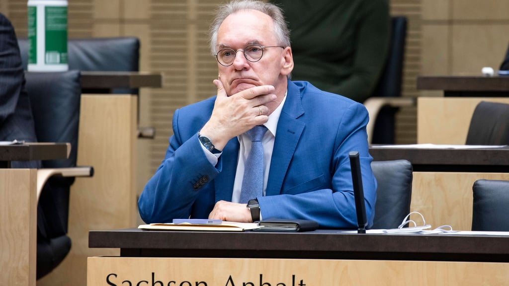 Ministerpräsident Reiner Haseloff berät am Dienstag mit seinen Amtskollegen und der Bundesregierung, wie sich Deutschland für die Omikron-Welle wappnen kann.&nbsp;