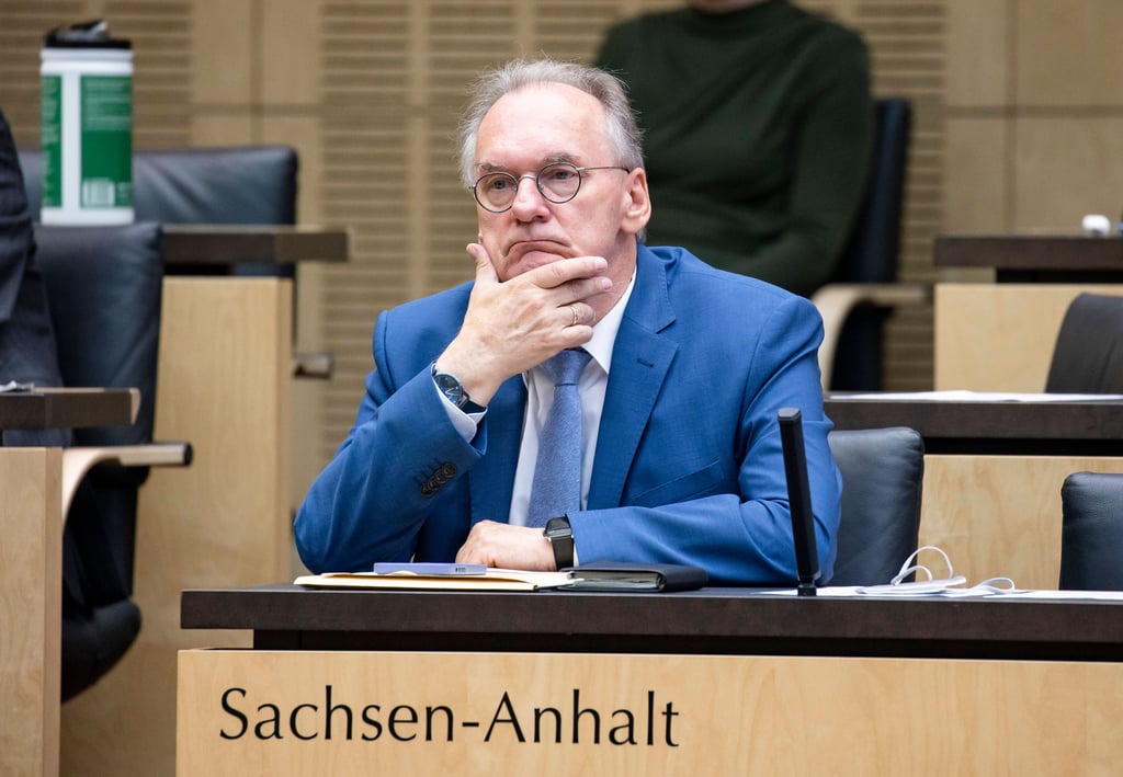 Ministerpräsident Reiner Haseloff berät am Dienstag mit seinen Amtskollegen und der Bundesregierung, wie sich Deutschland für die Omikron-Welle wappnen kann.