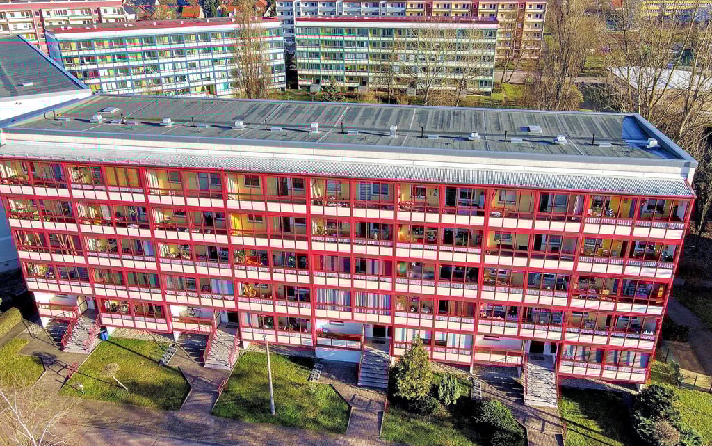 Blick auf die Karl-Marx-Straße im Osterburger Wohngebiet „An der Golle“.