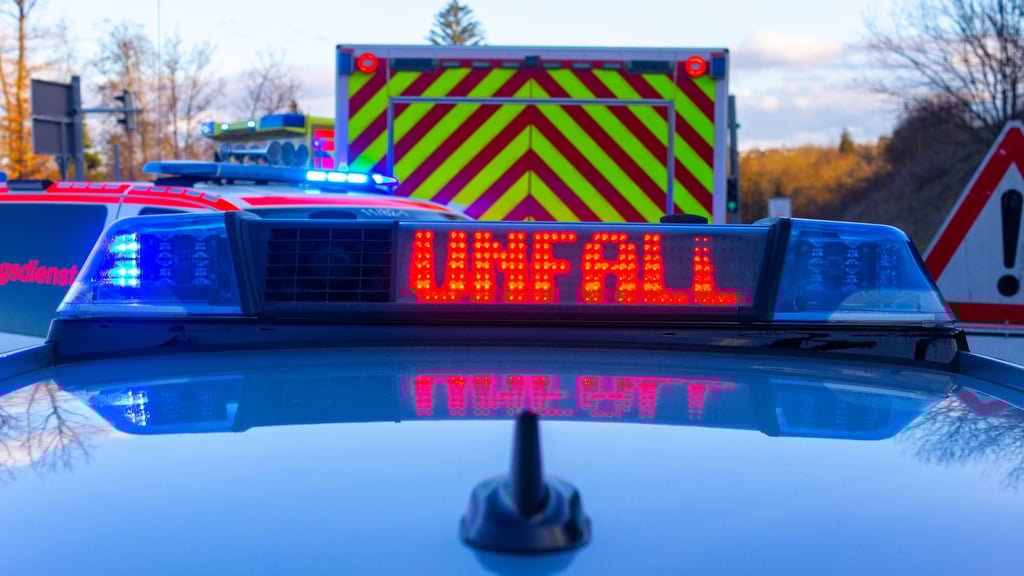 Auf der A38 kam es am Sonntagabend zu einem Unfall im Bereich des Autobahndreiecks Halle-Süd.
