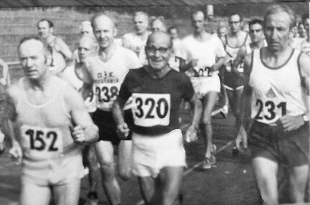 Ein 86-jähriger Athlet bei den Deutschen Seniorenmeisterschaften: Nummer 320, Arthur Lambert