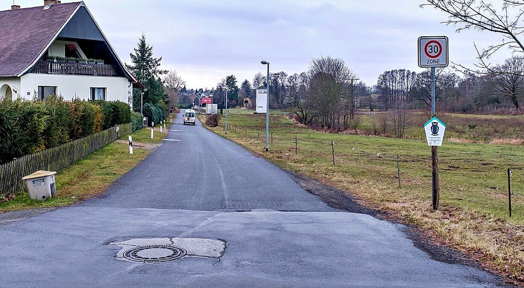 Die Straße „Am Bach“ unweit der B 2 im Wittenberger Norden