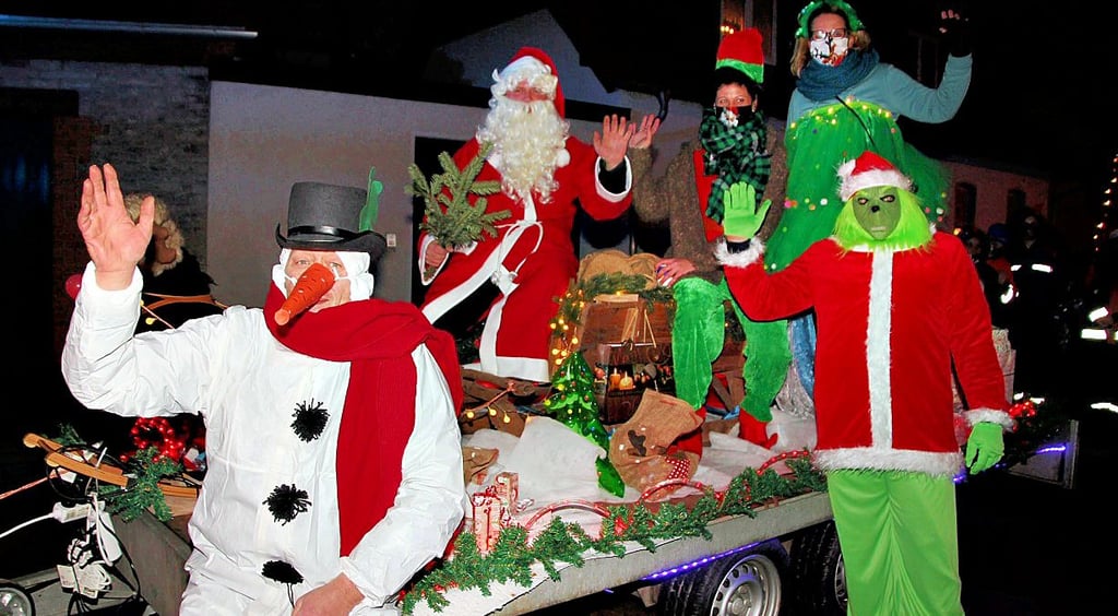 Mit vielen Weihnachtsfiguren wurde der Aderstedter Löschnachwuchs am Wochenende überrascht.