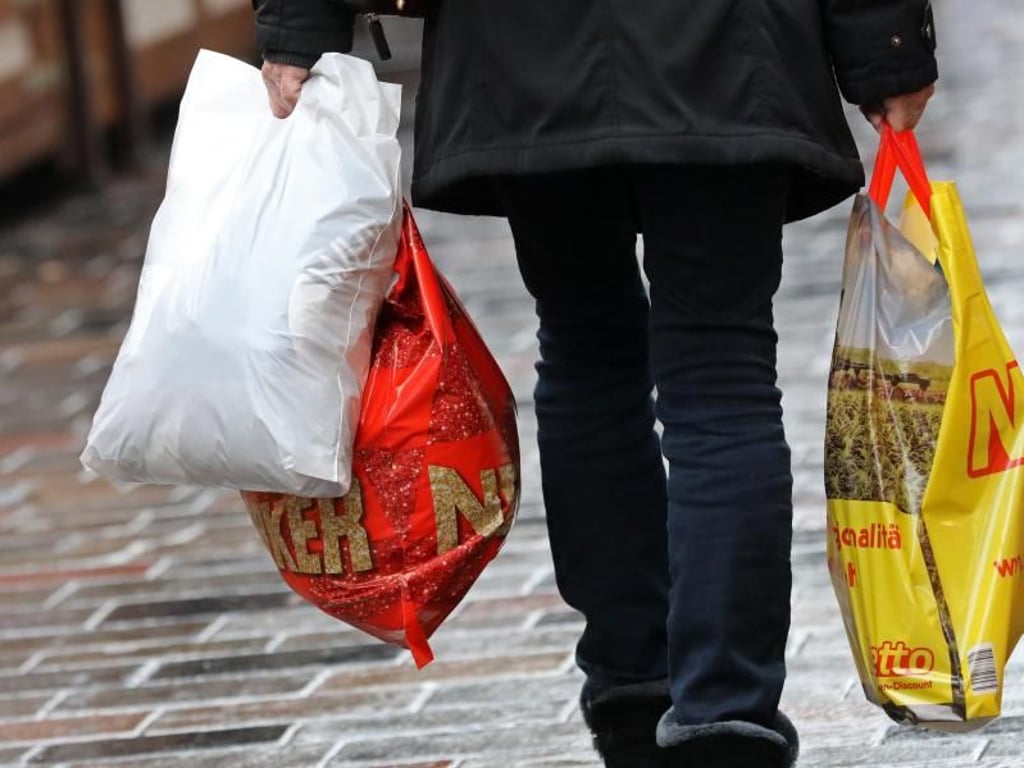 b dem 1. Januar dürfen an den deutschen Ladenkassen keine Einkaufstüten aus Plastik mehr angeboten werden. Foto: Bernd Wüstneck