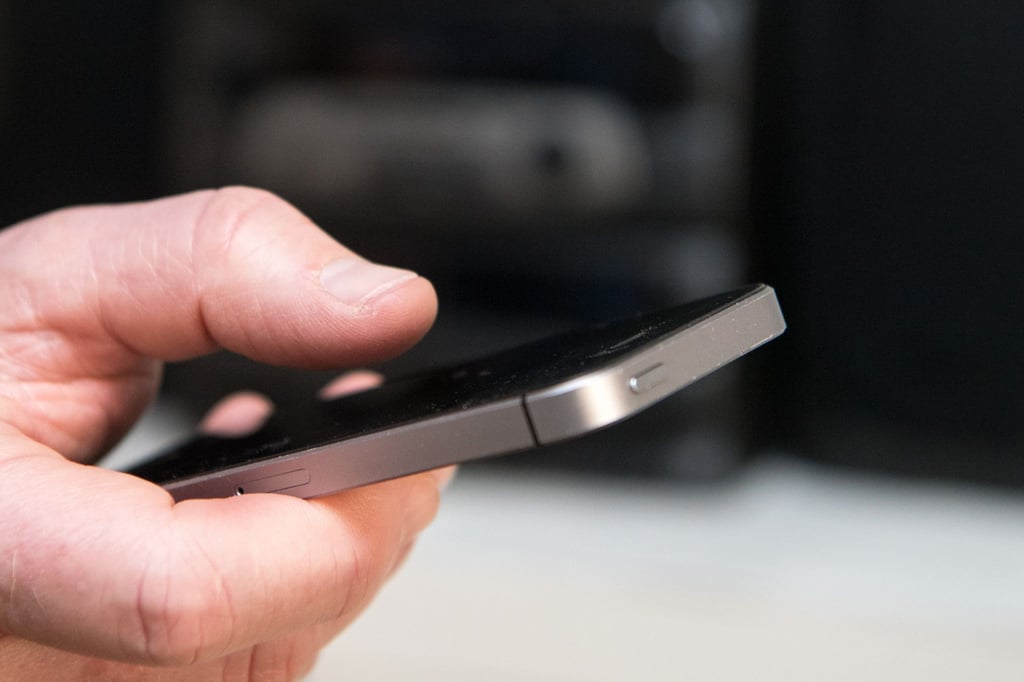 Neues Handy? Die Verbraucherzentrale NRW rät, das alte Gerät nicht einfach in der Schublade verschwinden zu lassen.