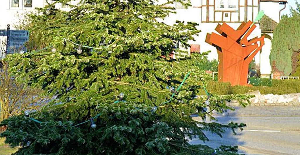 Bei Tageslicht macht der kleine Klötzer Baum schon eine gute Figur, doch im Dunklen ist er nicht zu sehen.