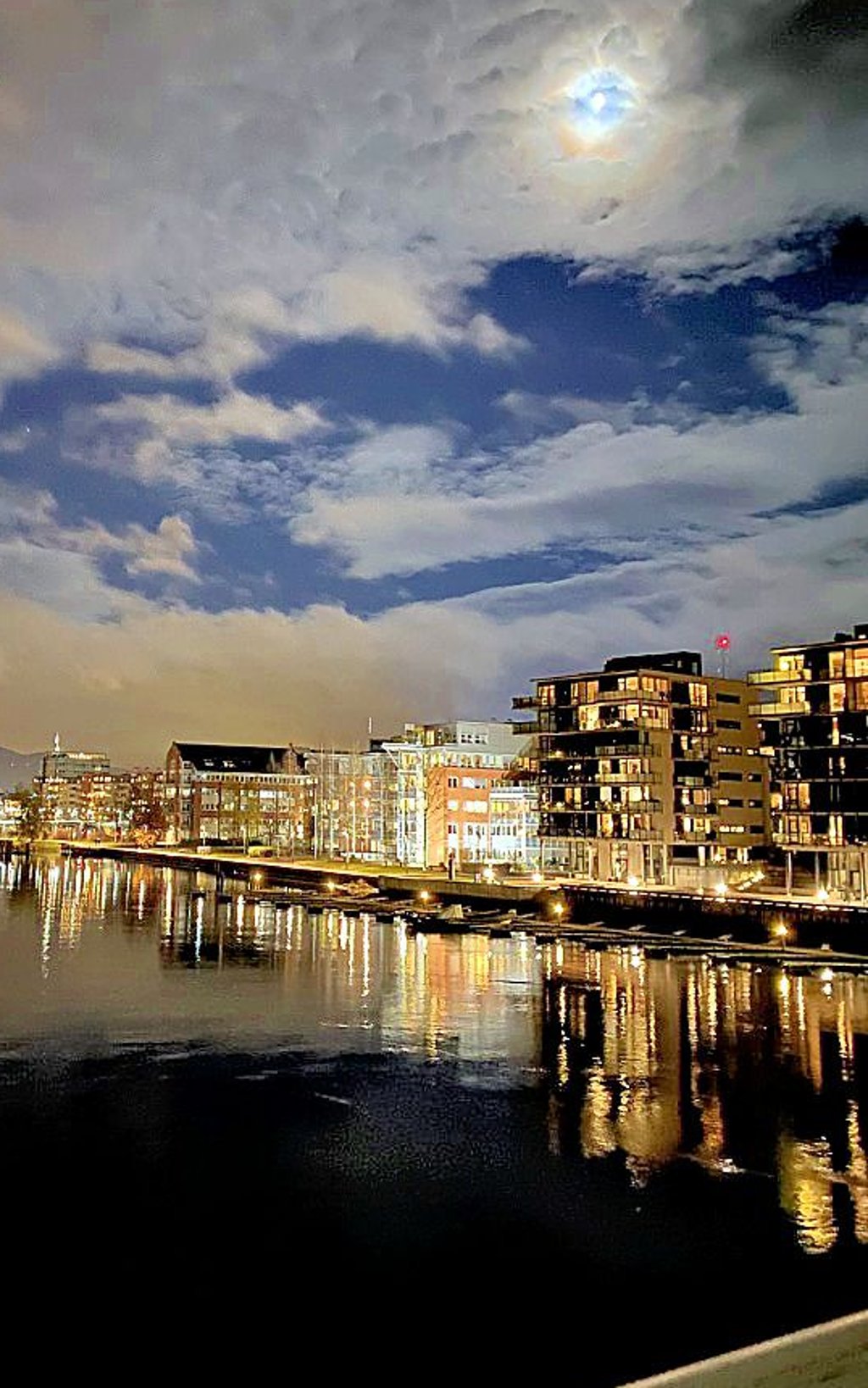 Drammen bei Nacht