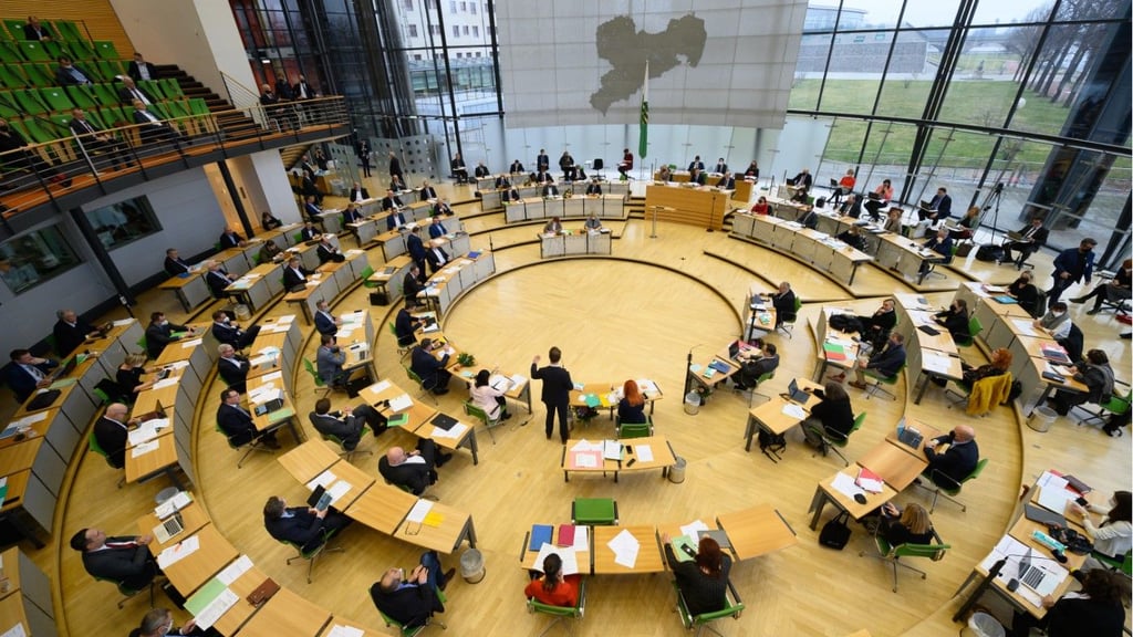 Der Landtag von Dresden:&nbsp;Die sächsische Regierung will künftig mit einem Gesamtkonzept gegen Rechtsextremismus vorgehen.&nbsp;