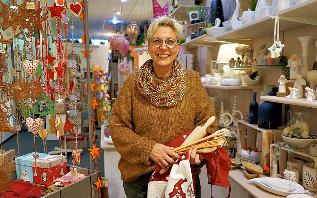 Nudelholz, Kochlöffel und Schürze? Davon rät Wenke Wirth vom Holzwurm in Salzwedel den Herren ab. Sie und andere Händler haben aber Tipps, was er ihr bedenkenlos schenken könnte.