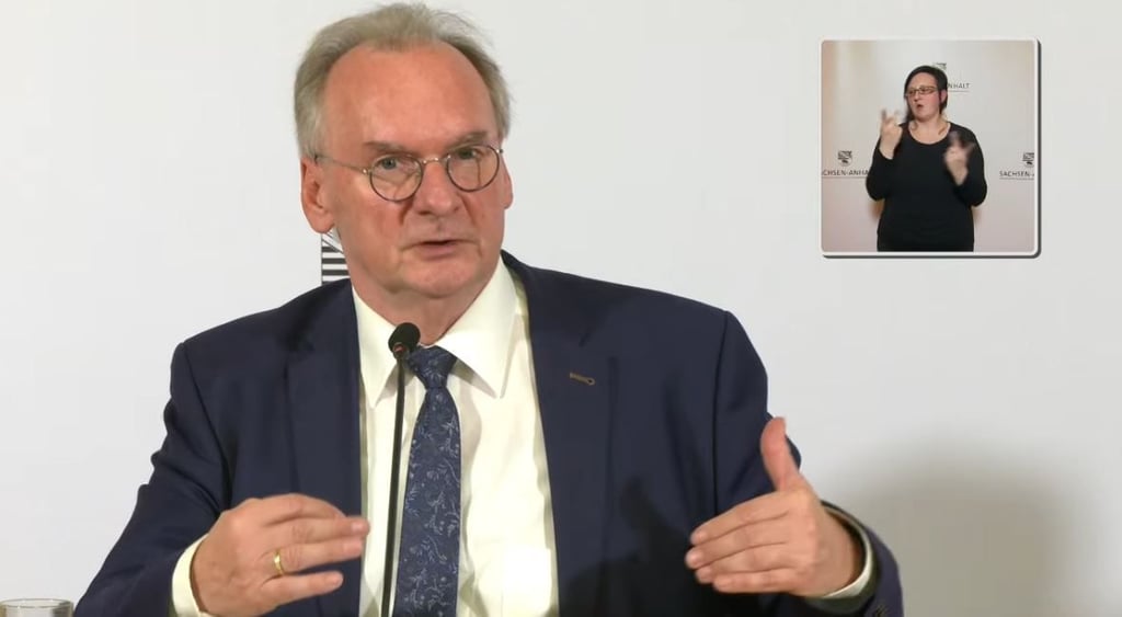 Sachsen-Anhalts Ministerpräsident Reiner Haseloff (CDU) warb auch am Dienstagabend im Rahmen der Ptressekonferenz dafür, sich gegen Corona impfen zu lassen.