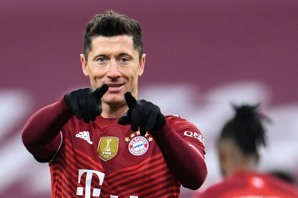 Bayern Münchens Robert Lewandowski jubelt über seinen Treffer zum 4:0 gegen den VfL Wolfsburg.