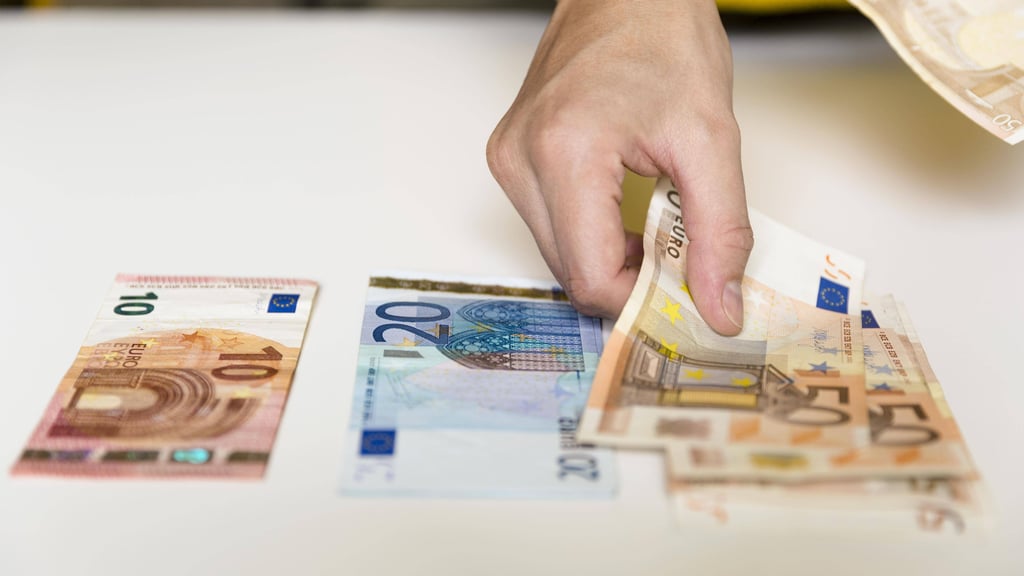 Die Beschäftigten in Sachsen-Anhalt haben im dritten Quartal dieses Jahres um 3,6 Prozent höhere Bruttomonatsverdienste erhalten als vor einem Jahr.