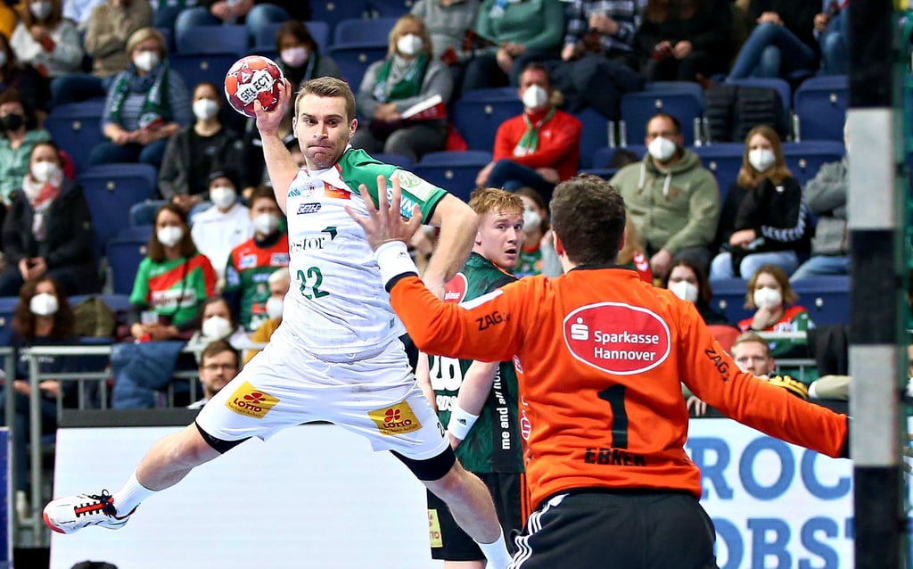 Lukas Mertens (links) hat die EM fest im Blick. Bevor er sich jedoch auf die Nationalmannschaft konzentriert, möchte er die letzten beiden Spiele des Jahres mit dem SCM gewinnen.
