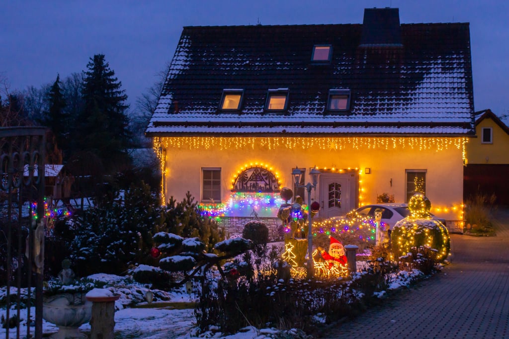 Ein Weihnachtshaus wie aus dem Bilderbuch ist dieses Haus in Roda.