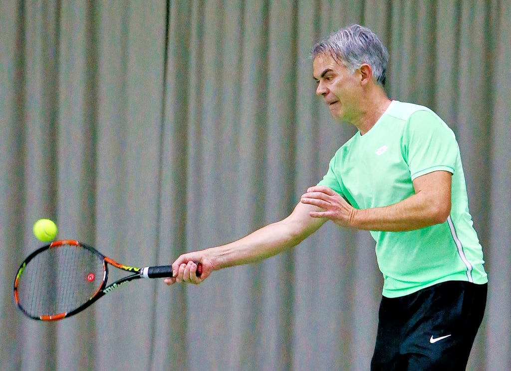 Gert Basdorf spielte mit den Herren 40 des TC Rot-Weiß Halberstadt in Schönebeck. Nach zwei Siegen verloren die Halberstädter ihr drittes Spiel in der Winterrunde beim Tabellenführer mit 2:4.