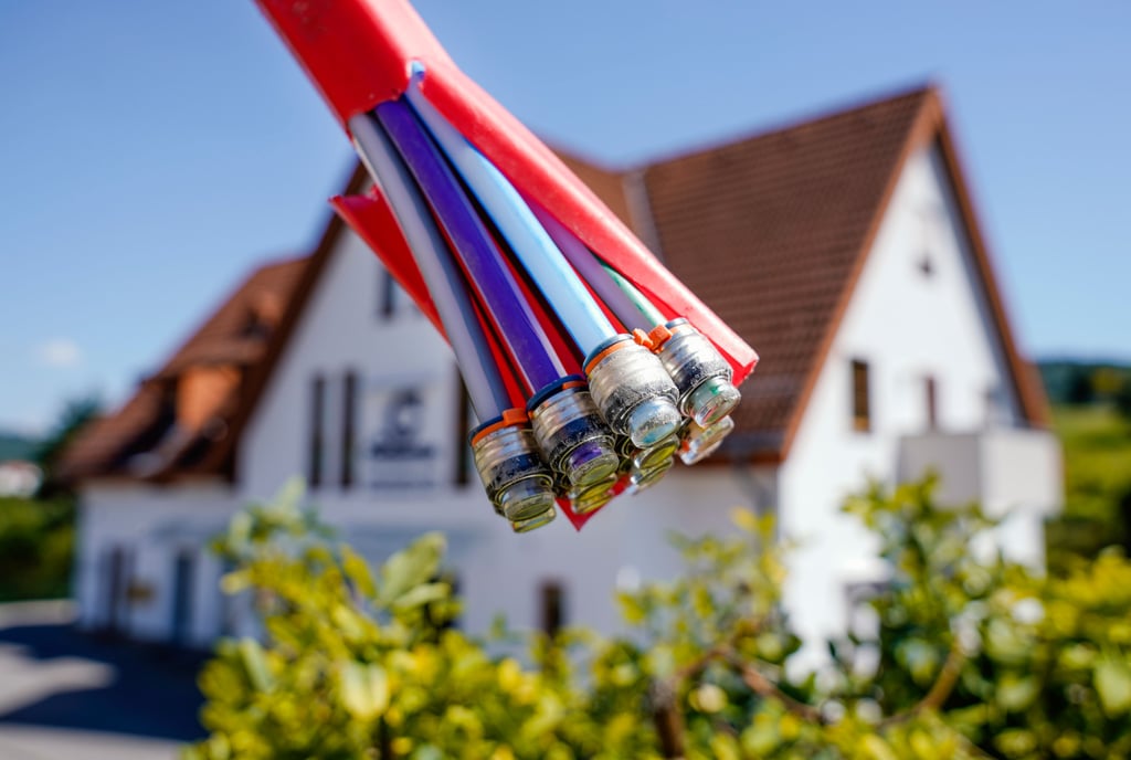 Der Breitband-Ausbau im Burgenlandkreis verzögert sich.
